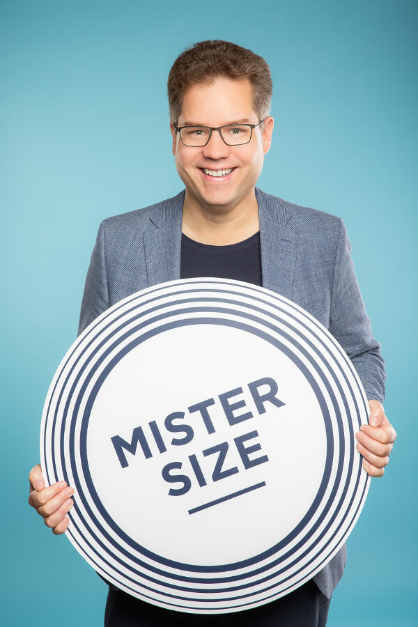 Jan Vinzenz Krause a MISTER SIZE logóval